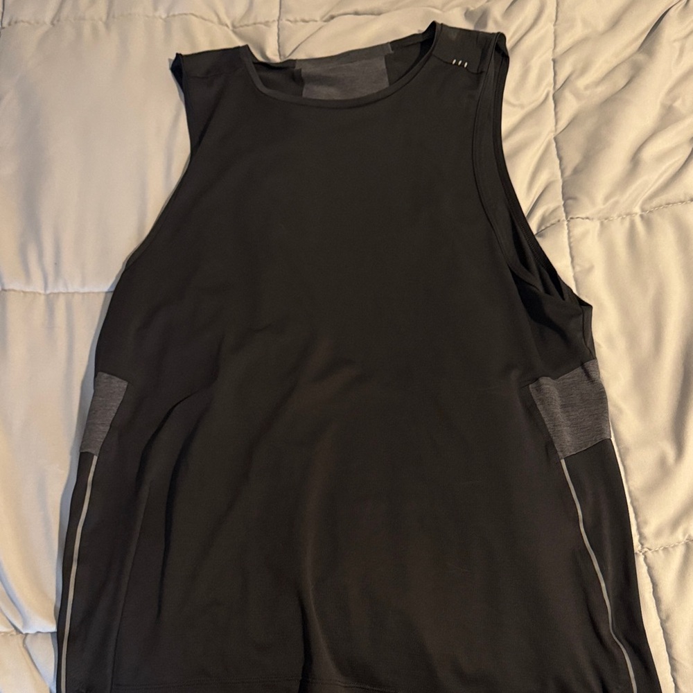 Men’s lululemon black tank top SZ L